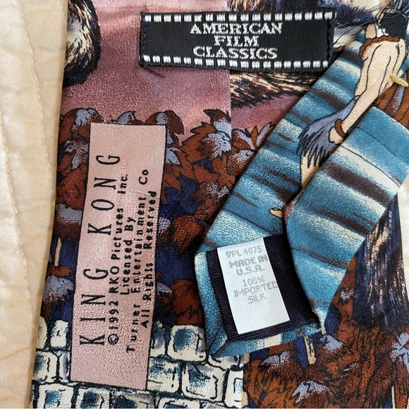 American Film Classics 100% Silk King Kong Tie - Picture 6 of 13